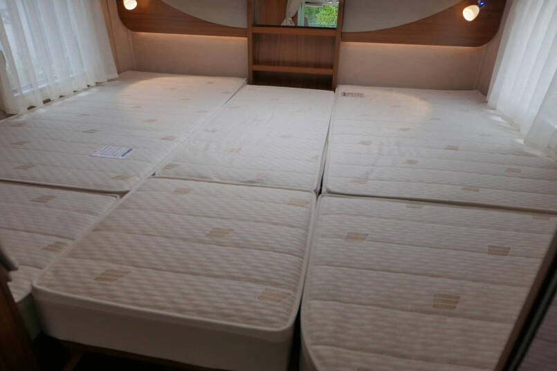 Hymer B 588 PL | 180 pk Automaat | Levelsysteem | Enkele bedden | AL-KO maxi 39