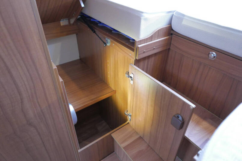 Hymer B 588 PL | 180 pk Automaat | Levelsysteem | Enkele bedden | AL-KO maxi 42