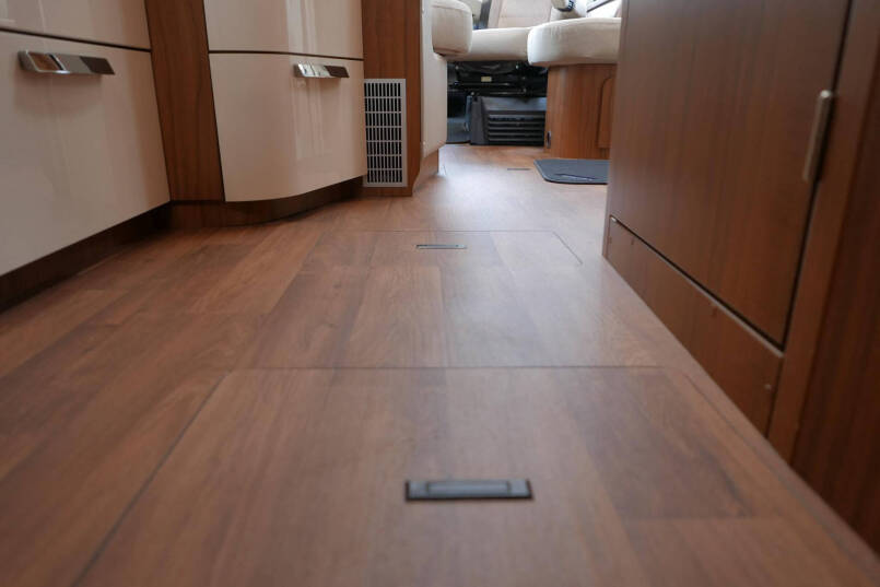 Hymer B 588 PL | 180 pk Automaat | Levelsysteem | Enkele bedden | AL-KO maxi 48