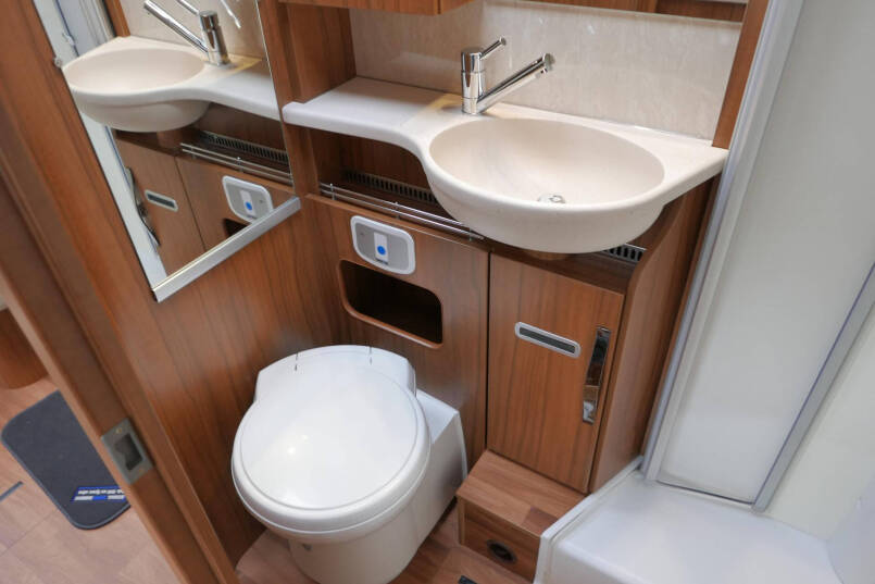 Hymer B 588 PL | 180 pk Automaat | Levelsysteem | Enkele bedden | AL-KO maxi 50