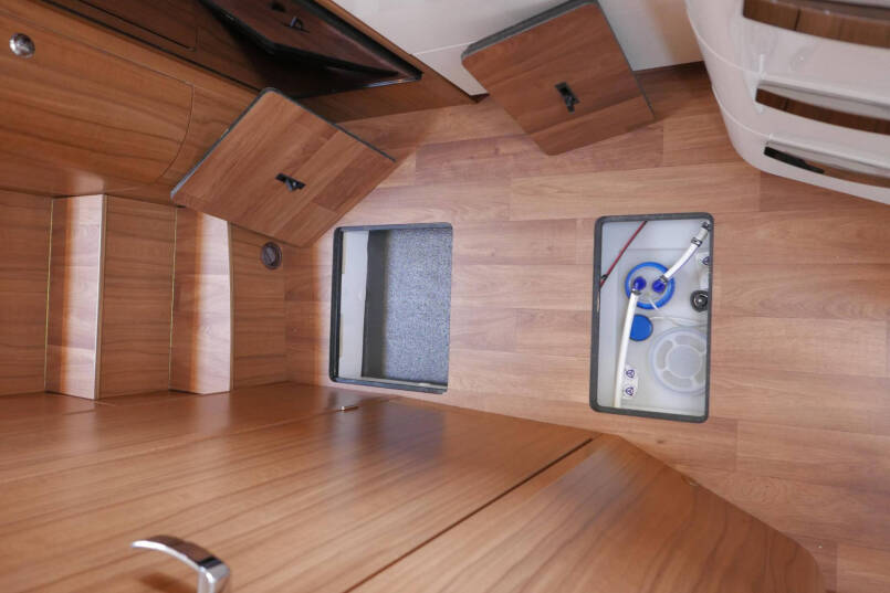 Hymer B 588 PL | 180 pk Automaat | Levelsysteem | Enkele bedden | AL-KO maxi 51