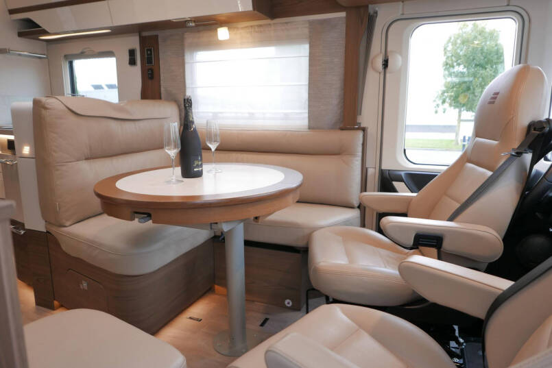 Hymer BML-I 790 MasterLine | Levelsysteem | Queensbed | Omvormer | Airco 26
