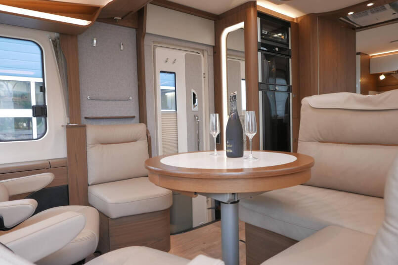 Hymer BML-I 790 MasterLine | Levelsysteem | Queensbed | Omvormer | Airco 27