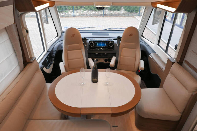 Hymer BML-I 790 MasterLine | Levelsysteem | Queensbed | Omvormer | Airco 29
