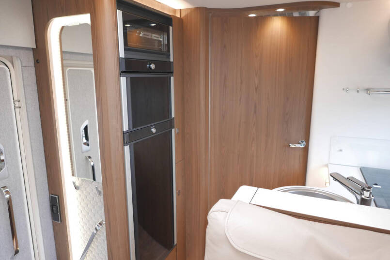 Hymer BML-I 790 MasterLine | Levelsysteem | Queensbed | Omvormer | Airco 35