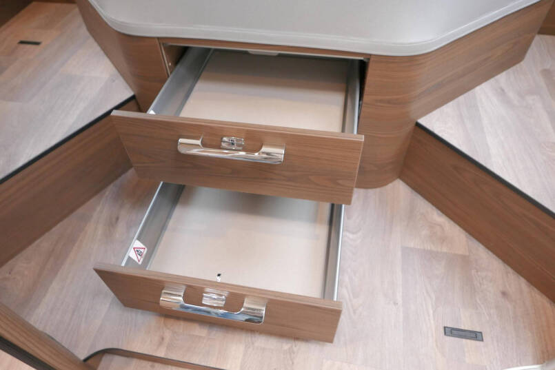 Hymer BML-I 790 MasterLine | Levelsysteem | Queensbed | Omvormer | Airco 43