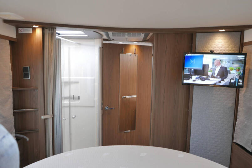 Hymer BML-I 790 MasterLine | Levelsysteem | Queensbed | Omvormer | Airco 44