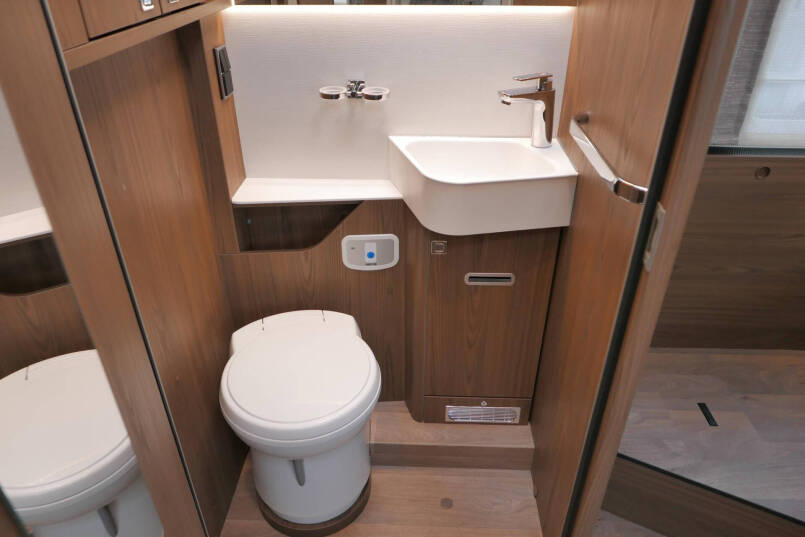 Hymer BML-I 790 MasterLine | Levelsysteem | Queensbed | Omvormer | Airco 48