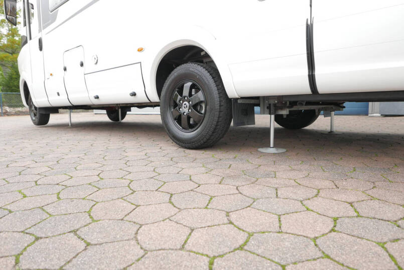 Hymer BML-I 790 MasterLine | Levelsysteem | Queensbed | Omvormer | Airco 6