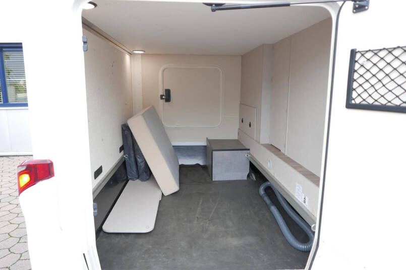 Hymer Tramp S 685  | Mercedes | Automaat | Levelsysteem | Enkele bedden 13