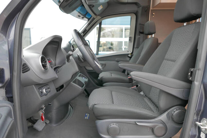 Hymer Tramp S 685  | Mercedes | Automaat | Levelsysteem | Enkele bedden 19