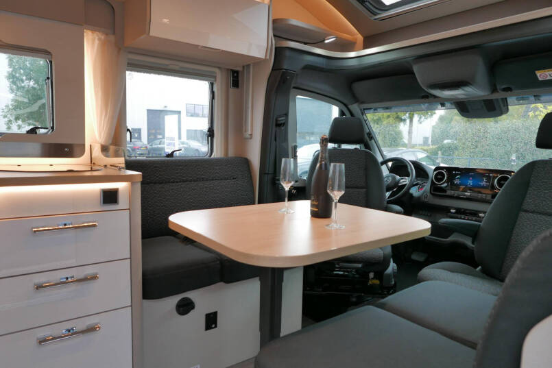 Hymer Tramp S 685  | Mercedes | Automaat | Levelsysteem | Enkele bedden 26