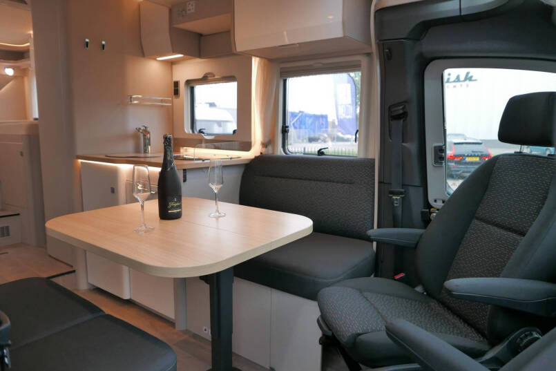 Hymer Tramp S 685  | Mercedes | Automaat | Levelsysteem | Enkele bedden 27
