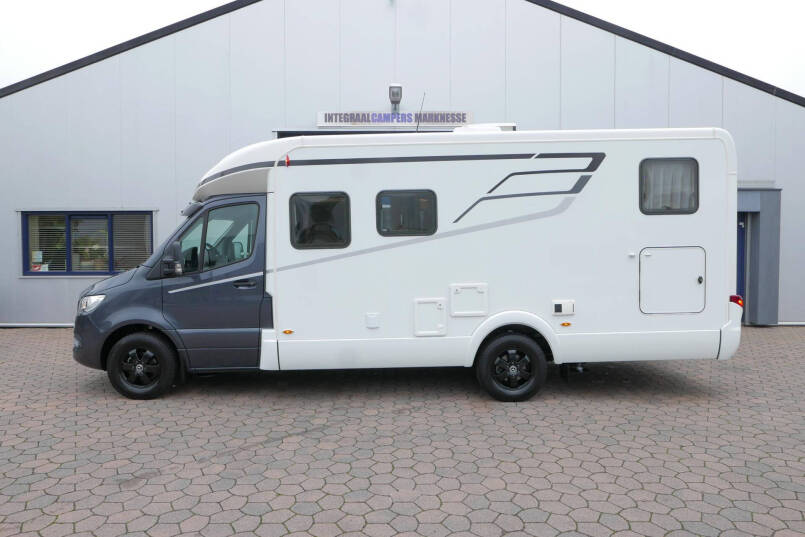Hymer Tramp S 685  | Mercedes | Automaat | Levelsysteem | Enkele bedden 2