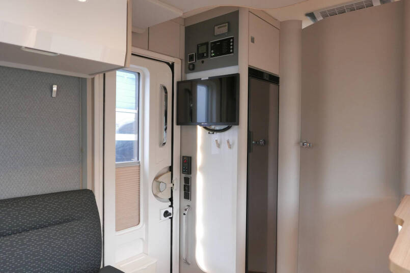 Hymer Tramp S 685  | Mercedes | Automaat | Levelsysteem | Enkele bedden 33