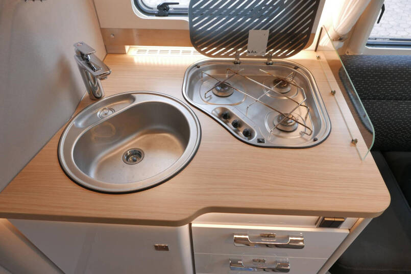 Hymer Tramp S 685  | Mercedes | Automaat | Levelsysteem | Enkele bedden 38