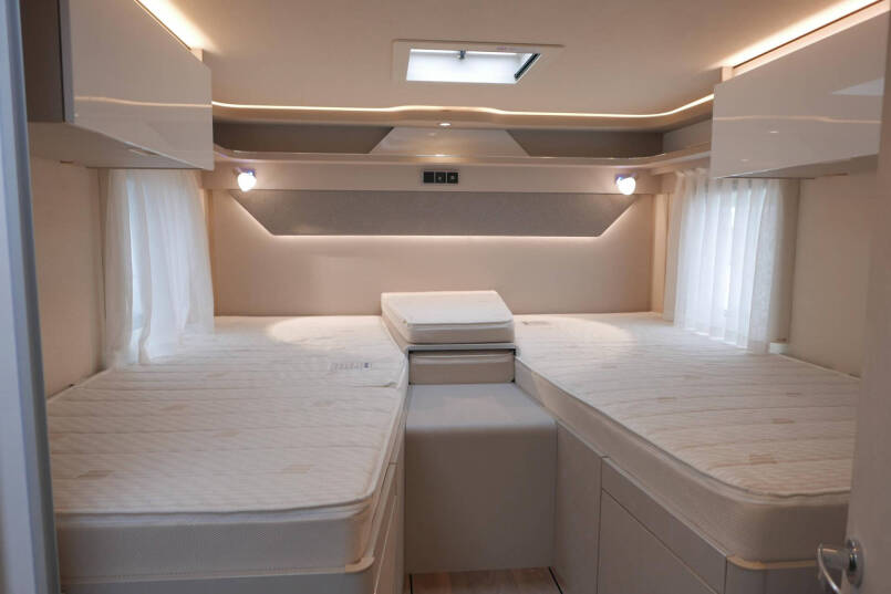 Hymer Tramp S 685  | Mercedes | Automaat | Levelsysteem | Enkele bedden 41