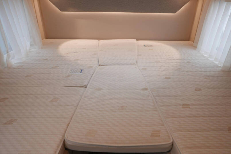 Hymer Tramp S 685  | Mercedes | Automaat | Levelsysteem | Enkele bedden 43