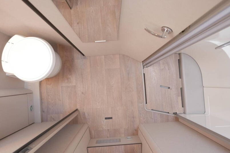Hymer Tramp S 685  | Mercedes | Automaat | Levelsysteem | Enkele bedden 48