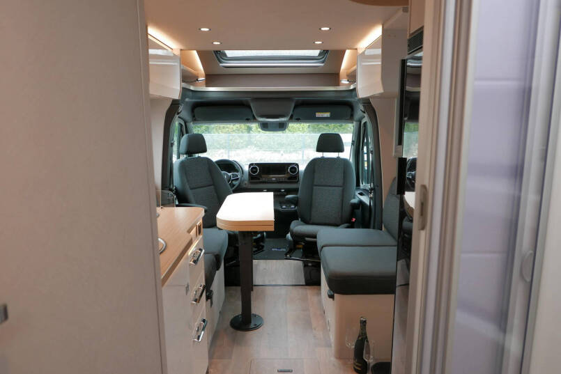 Hymer Tramp S 685  | Mercedes | Automaat | Levelsysteem | Enkele bedden 51