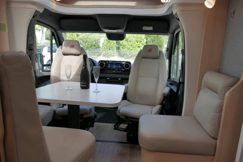Hymer BMC-T 680 | Mat grijs | Levelsysteem | Lithium  | Leer | Enkele bedden 9