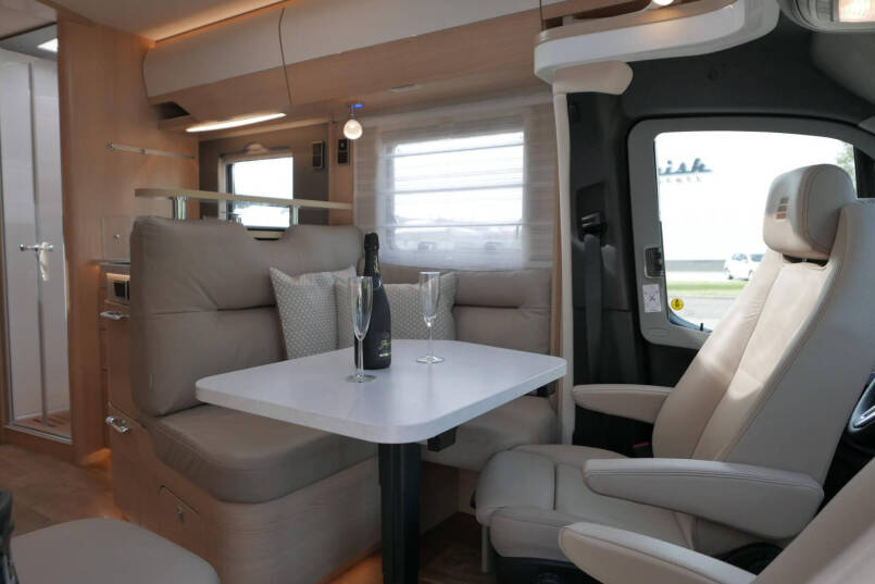 Hymer BMC-T 680 | Mat grijs | Levelsysteem | Lithium  | Leer | Enkele bedden 11