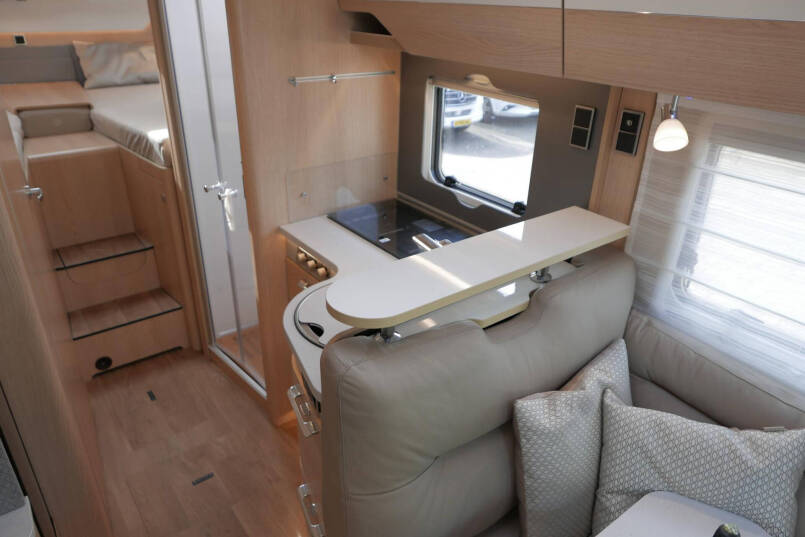 Hymer BMC-T 680 | Mat grijs | Levelsysteem | Lithium  | Leer | Enkele bedden 13