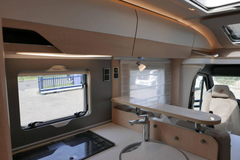 Hymer BMC-T 680 | Mat grijs | Levelsysteem | Lithium  | Leer | Enkele bedden 16