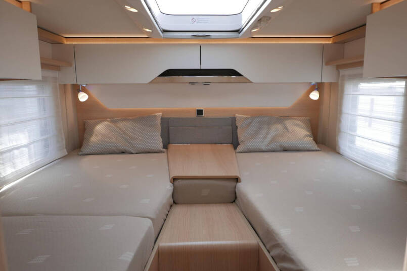 Hymer BMC-T 680 | Mat grijs | Levelsysteem | Lithium  | Leer | Enkele bedden 17