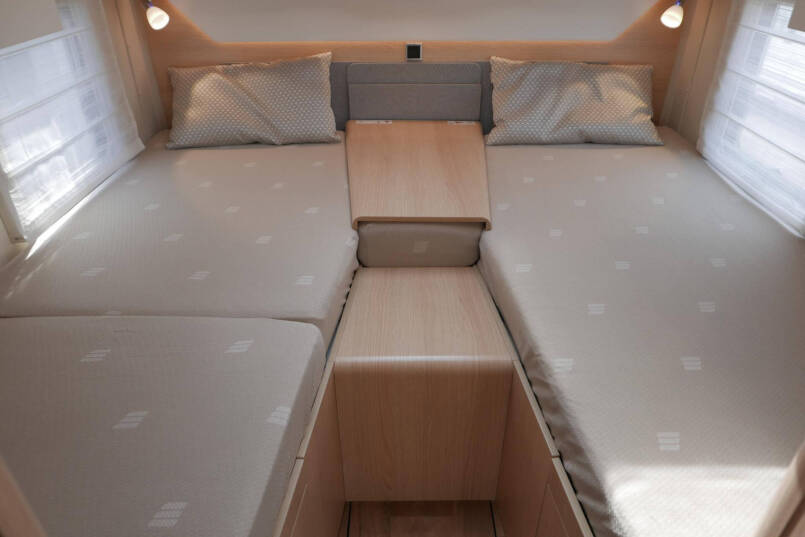 Hymer BMC-T 680 | Mat grijs | Levelsysteem | Lithium  | Leer | Enkele bedden 19