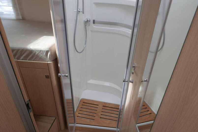 Hymer BMC-T 680 | Mat grijs | Levelsysteem | Lithium  | Leer | Enkele bedden 24