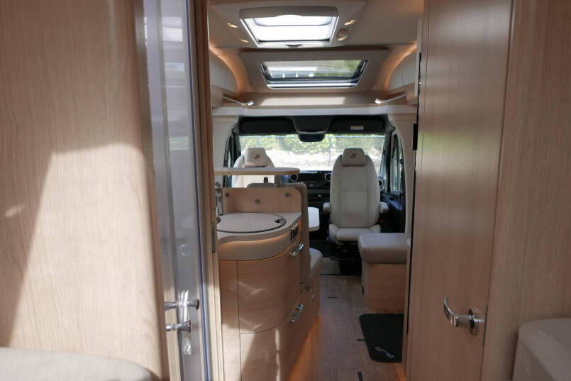 Hymer BMC-T 680 | Mat grijs | Levelsysteem | Lithium  | Leer | Enkele bedden 25