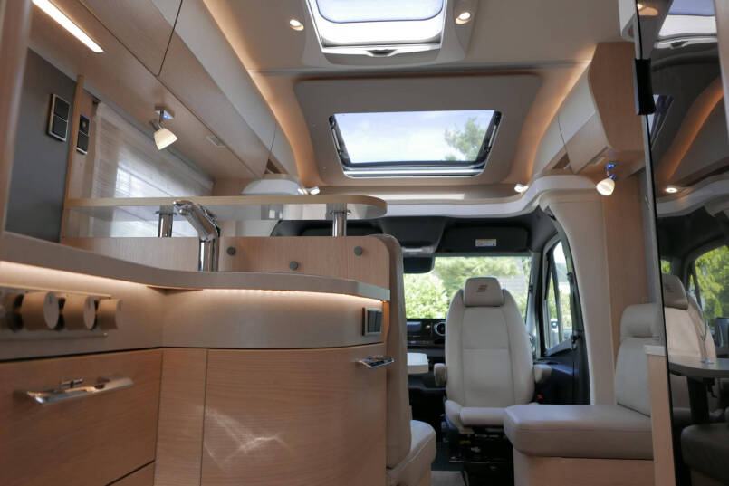 Hymer BMC-T 680 | Mat grijs | Levelsysteem | Lithium  | Leer | Enkele bedden 26
