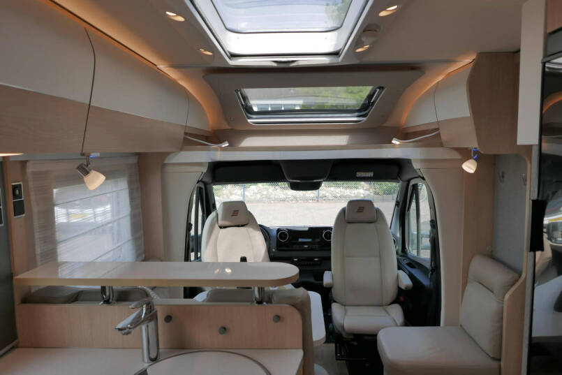 Hymer BMC-T 680 | Mat grijs | Levelsysteem | Lithium  | Leer | Enkele bedden 30