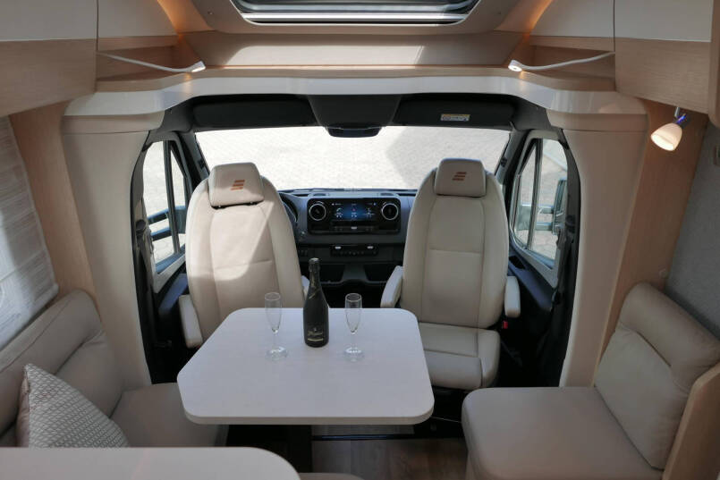 Hymer BMC-T 680 | Mat grijs | Levelsysteem | Lithium  | Leer | Enkele bedden 8
